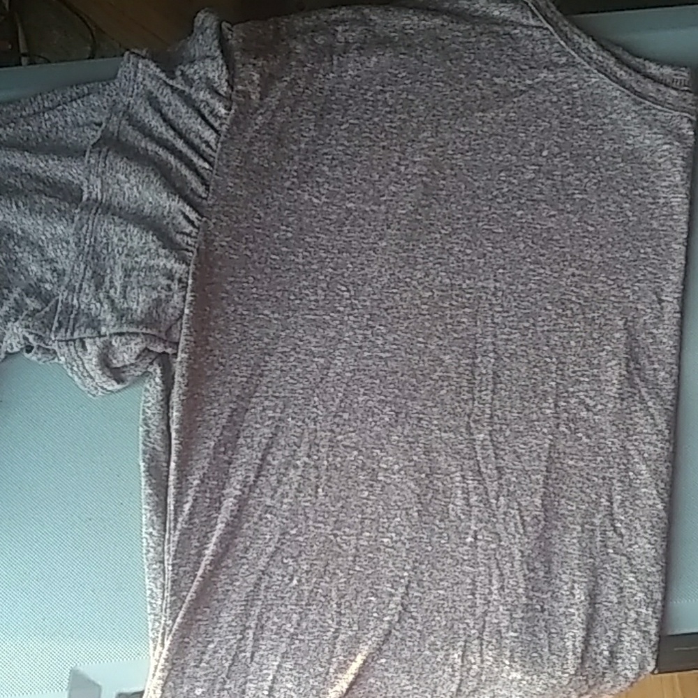 Light weight sweat shirt. Pullover.